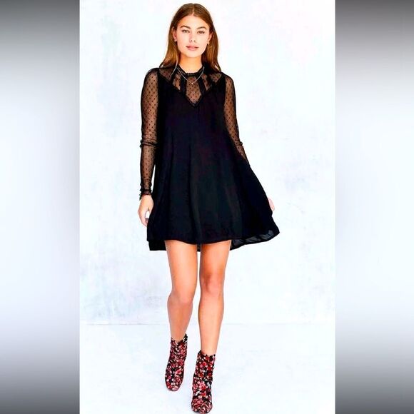 Adorable Urban Outfitters Kimchi Blue Embroidered Mesh Mock Neck Frock Swing - Picture 1 of 13